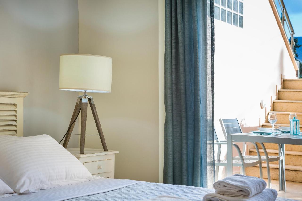 Apartment Lilly, Apartment With Communal Pool, 10 Meters From Sea サミ エクステリア 写真